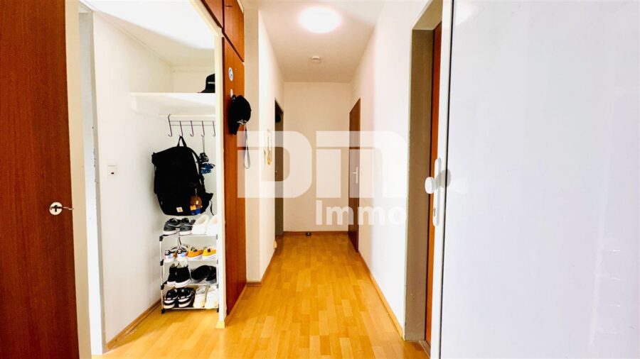 (R)eserviert! Kompakte Zweizimmerwohnung mit Balkon, Keller ruhig gelegen - Flur / Diele